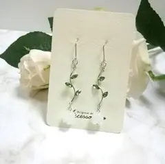 ガラスのすずらんのウェーブロングピアス　＃1437