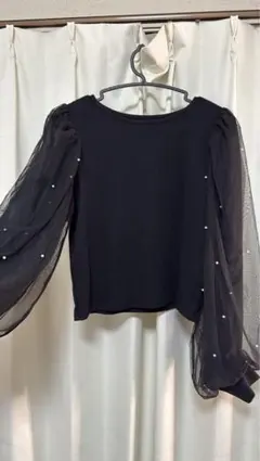 シースルー長袖パール付き黒トップス