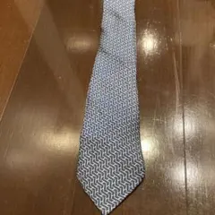 HERMES ネクタイ 青と白の幾何学模様 シルク100%
