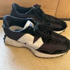 23㎝　ニューバランス U327ブラック/ホワイト
