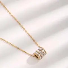 【爆売れ】リング✨cz3柱ダイヤ 高級 ネックレス サージカルステンレス 金アレ