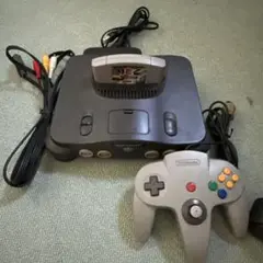 Nintendo 64 本体とコントローラー
