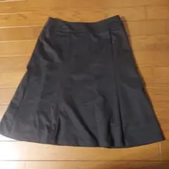 黒いフレアスカート ひざ丈 後ろファスナー付き