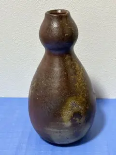 ♦️瓢形瓶 瓢箪の陶印 江戸時代幕末〜明治時代 花器 花活け 一輪挿し 骨董品 陶器 瓢箪型 花瓶 一輪挿し - メルカリ