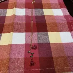 花モチーフ ネックレス 赤いビーズ
