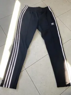 adidas ジャージパンツ 黒 3本ライン
