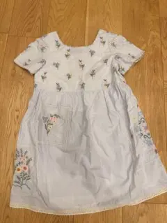 ZARA 刺繍入りパッチワーク風半袖トップス 116cmのサムネイル