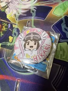 【期間限定】デジモン　缶バッジ　パートナー　着ぐるみ　ヒカリ