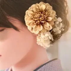 上品なベージュのお花　髪飾り　つまみ細工　卒業式　袴　はかま　成人式　髪かざり