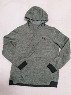 Under Armour グリーン フード付きパーカー　裏起毛　M