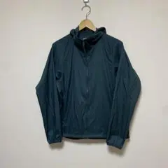 ユニクロ　ポケッタブルUVカットパーカ　ダークグリーンウィンドブレーカーMサイズ