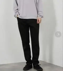 NAVYストレッチテーパードパンツ　黒　スリムフィットMサイズ　股下65cmのサムネイル