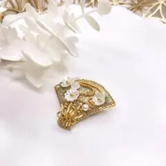 ハンドメイドビーズ刺繍　扇子ブローチ.