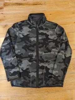 ㉖ ユニクロ camo フリースジャケット 150
