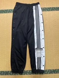 adidas アディブレイク　限定モデル トラックパンツ　ブラックピンク着用