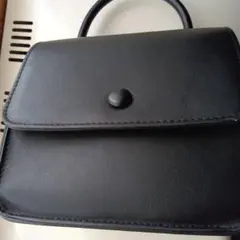 ブラックハンドバッグ シンプルデザイン