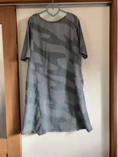 着物リメイク、グレーとブラックの波模様 半袖ワンピース