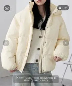 クリーム色 2wayフード付きショート丈ダウンジャケット　Freeサイズ
