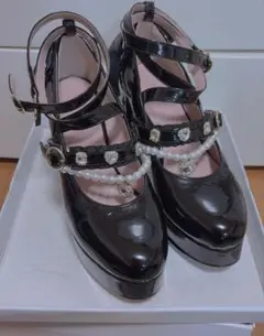 LIZLISA ビジューパールクロスストラップパンプス エナメルブラック