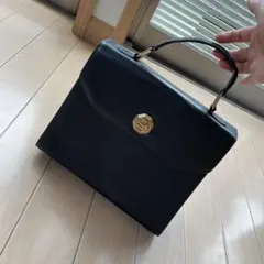059 guy laroche レザー バッグ　黒いレザーハンドバッグ