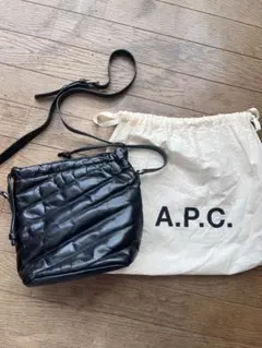新品未使用　A.P.C. 黒 レザー ショルダーバッグ