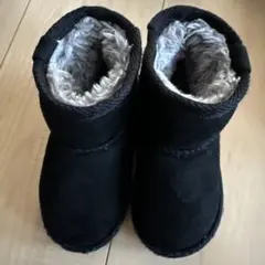 黒のスエード風ショートブーツ