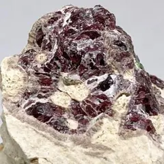 パイロープ　苦ばん柘榴石　原石　鉱物標本　天然石　643