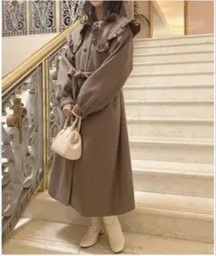 フリル付きブラウンロングコート