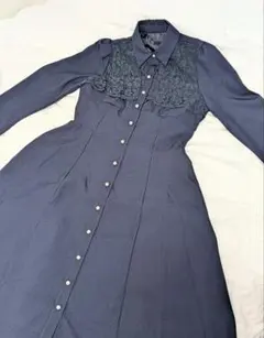 tocco ヨークレース切り替えバックレースアップシャツワンピース ネイビー