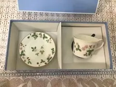 【新品未使用】三越購入品　ウェッジウッドワイルドストロベリー　カップ&ソーサ