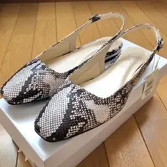 ワールド　SOUP ストラップ付きバックオープンパンプス　アイボリー　パイソン柄