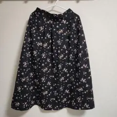 earth　花柄フレアスカート 黒ポケット付き