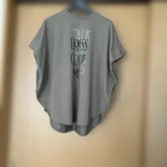 オーバーサイズ グレー Tシャツ TALK DRESS CODES MEのサムネイル