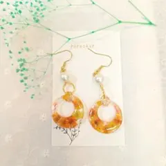 春カラー　オレンジ　フープピアス　ハンドメイド　レジン　ドライフラワー