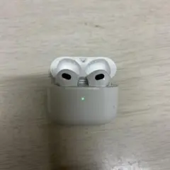 AirPods本体のサムネイル