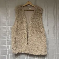 クラシカルエルフ ボリュームプードルフェイクファーベスト M ベージュ