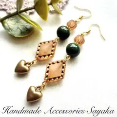 ハンドメイドピアス　グリーン　ハート　ゴールド　手作り　アクセサリー　ゆらゆら