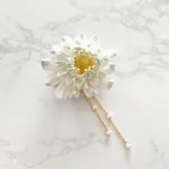 つまみ細工　コサージュ　Wピン仕上げ　髪飾り　バッグチャーム　淡い緑　S141