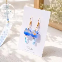 8月末再販【イヤリング/ピアス】猫と風鈴　尻尾が揺れる　金魚　夏　冷　涼　ブルー 再販【ピアス/イヤリング】猫と風鈴 尻尾が揺れる 金魚 夏 冷 涼