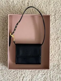 miu miu レザー ストラップ付き財布/カードケースのサムネイル