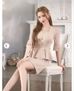 DAZZY ベージュ ペプラムドレス