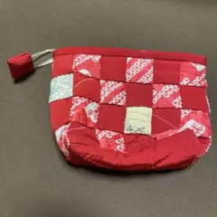赤いパッチワークポーチ