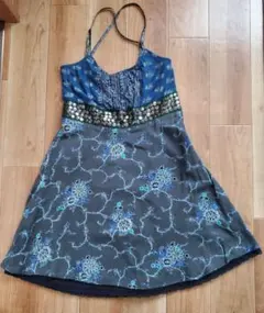 《美品》ワンピース　リゾートワンピ　花柄　グレーとブルー　ビーズ付き