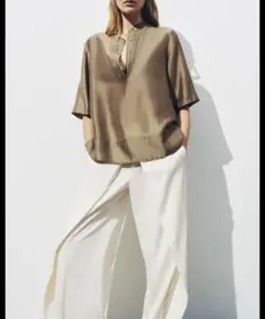 【完売品】ZARA フルイドショートスリーブブラウスのサムネイル