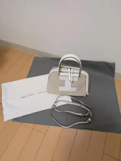 IACUCCI ベージュ ホワイト ハンドバッグ