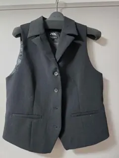 ZARA　ショート丈ジレ　ベスト　黒　Ｓのサムネイル