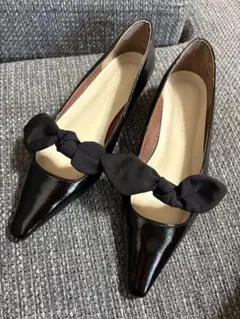 ブラックポインテッドトゥフラットシューズ