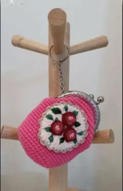 ピンクのがま口財布（赤いバラ刺繍）ハンドメイド