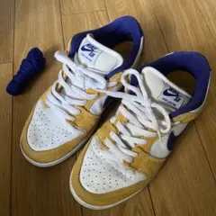 NIKE SB DUNK LOW PRO スニーカー　レイカーズカラーのサムネイル