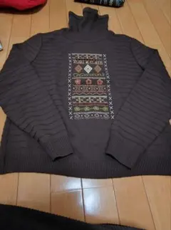 レリアン　刺繍入りブラウンタートルネックニット　ウール100%